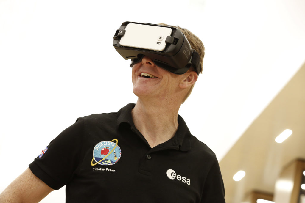 Tim Peake uses the Space Descent VR experience © Jody Kingzett / Science Museum